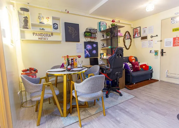 Pandora's Nest Apartment *